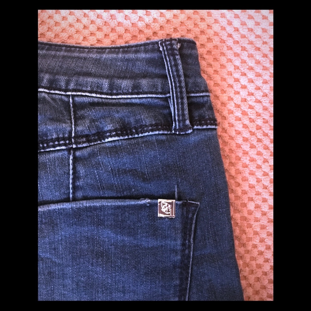 đșON HOLDđșNWOT BEBE HIGH RISE JEANS - Picture 3 of 7